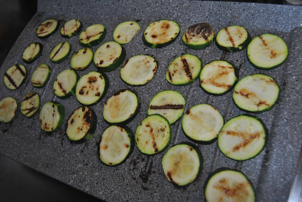 Rollè di Lasagna con Uova, Salsiccia e Zucchine grigliate preparazione 0